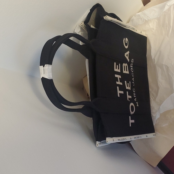 Marc Jacobs The Jacquard Large Tote Bag BLACK Model M0017048-001 - Picture 4 of 10